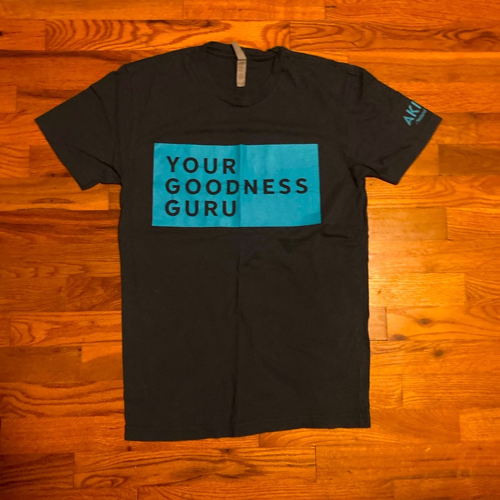 Akin’s Natural Foods Your Goodness Guru 100% cotton navy blue tee shirt small